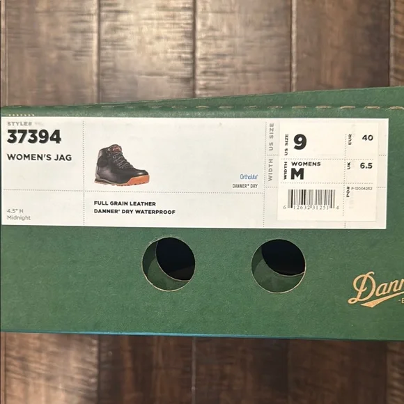 Danner Black Boots Durable High-Top Design - Picture 5 of 5
